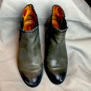 Pikolinos gray slip on booties size 39 or 8 comfortable and stylish